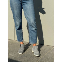 Высокие замшевые лоферы в светло-сером цвете – современный комфорт и утонченный стиль (арт. 156-4).